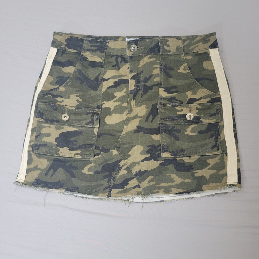 Camo Camouflage Y2K Mini Skirt GOGO Jeans Junior's Size 11 Distressed Raw Hem